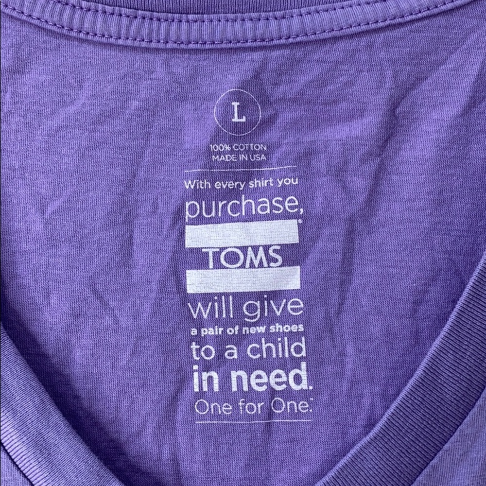 🔴5/$25🔴 Toms Tee - Picture 2 of 2